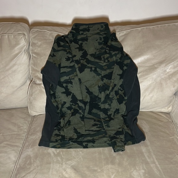 Like New Columbia Camo Quarter Zip Pullover Size Small Lightweight - Picture 2 of 6